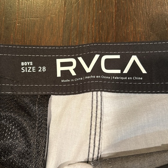 NWT RVCA Boy’s Gray Swim Trunks Size 28 - Picture 2 of 4